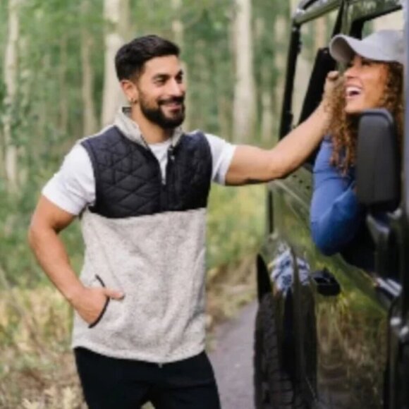 ZYIA Active Men's Quilted Cabin Quarter Zip Sweater Vest Tan/Black Size Medium - Picture 1 of 7